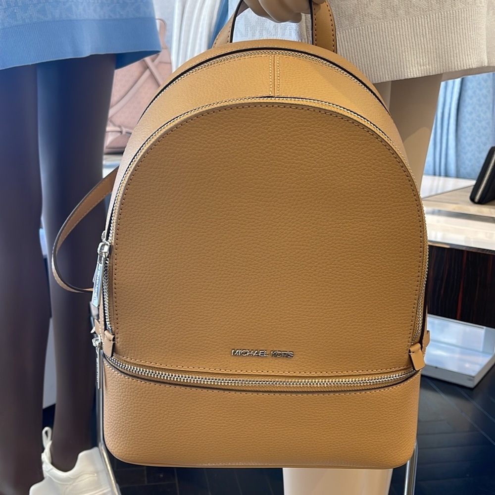 MICHAEL KORS Rhea Medium Pebbled Leather Zip Backpack
PEANUT
NWT MK - Picture 5 of 16